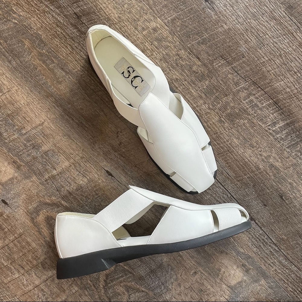 Vintage 90’s brand new white genuine leather fisherman sandals